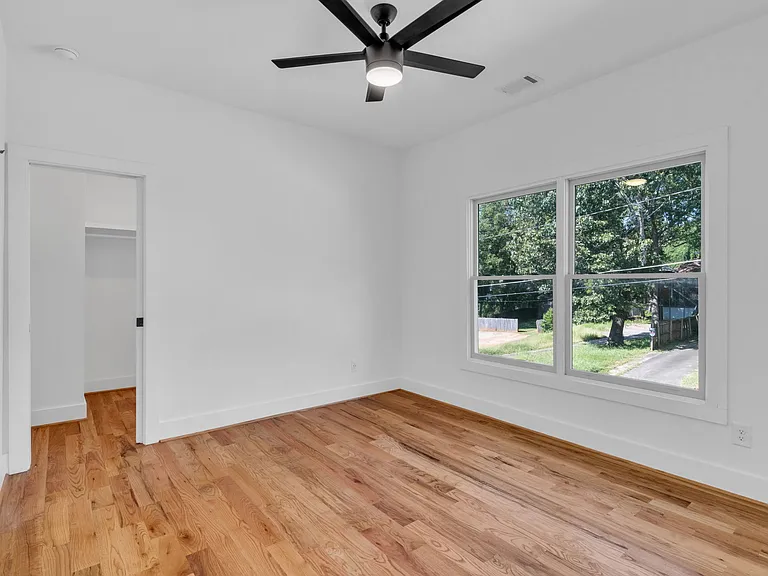 976 Dunning St — Photo 30
