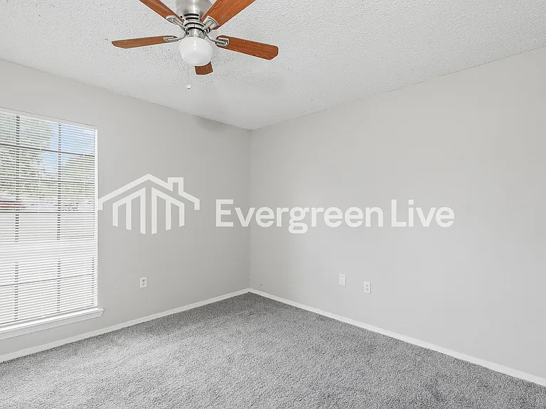 213 Eagle Dr — Photo 10