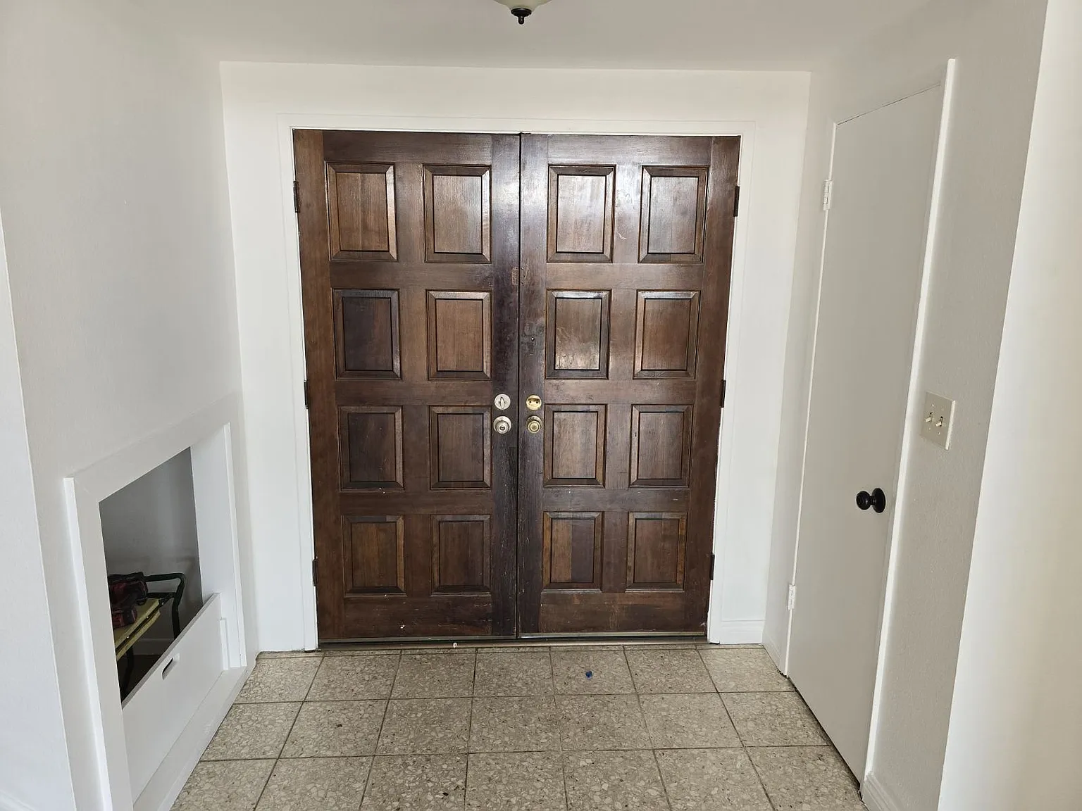 4 bed, 2301 sqft, $5,000 — Photo 2