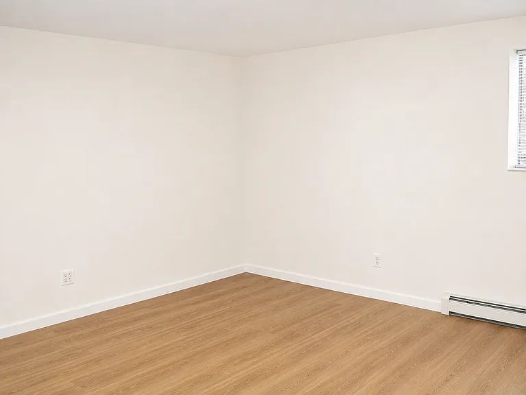 Bright & Spacious 2-Bedroom Residence Across from Berkeley Park — Photo 15