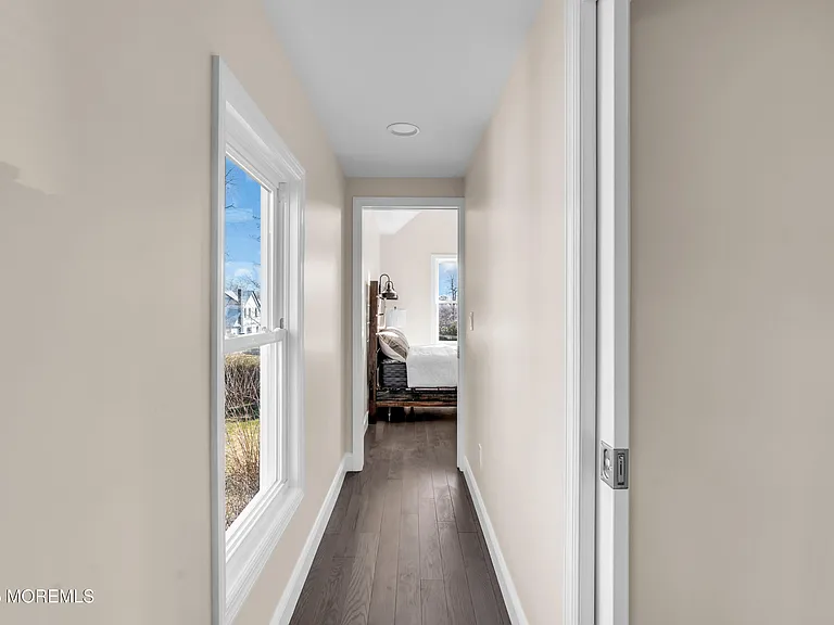 814 Dunlewy St — Photo 9