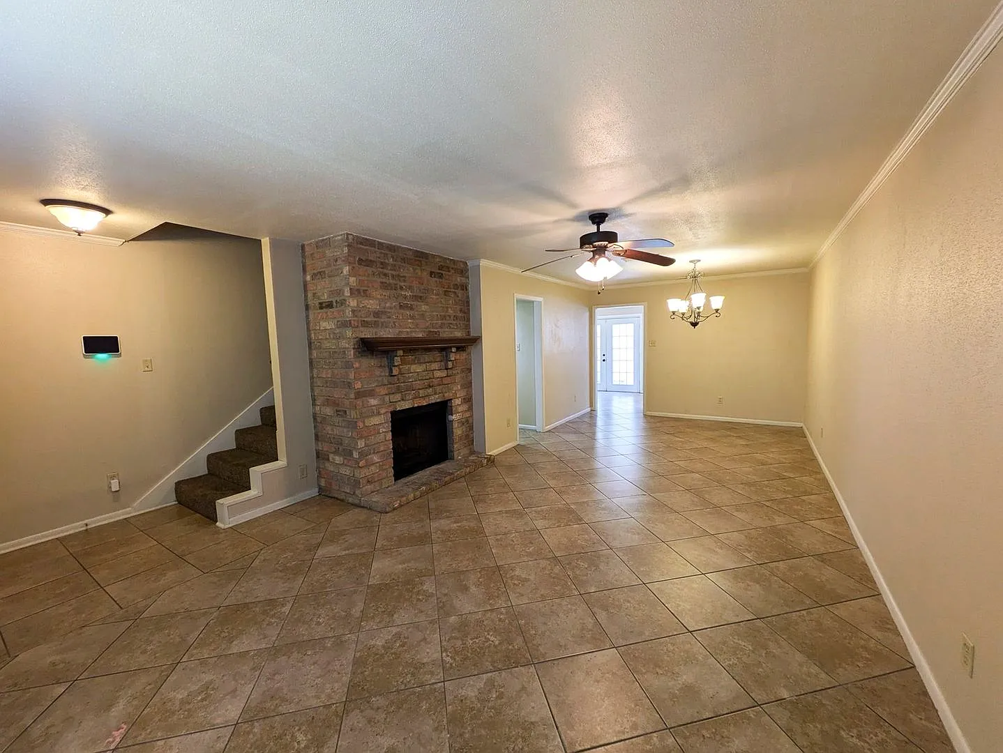 956 Sunmeadow Dr — Photo 2