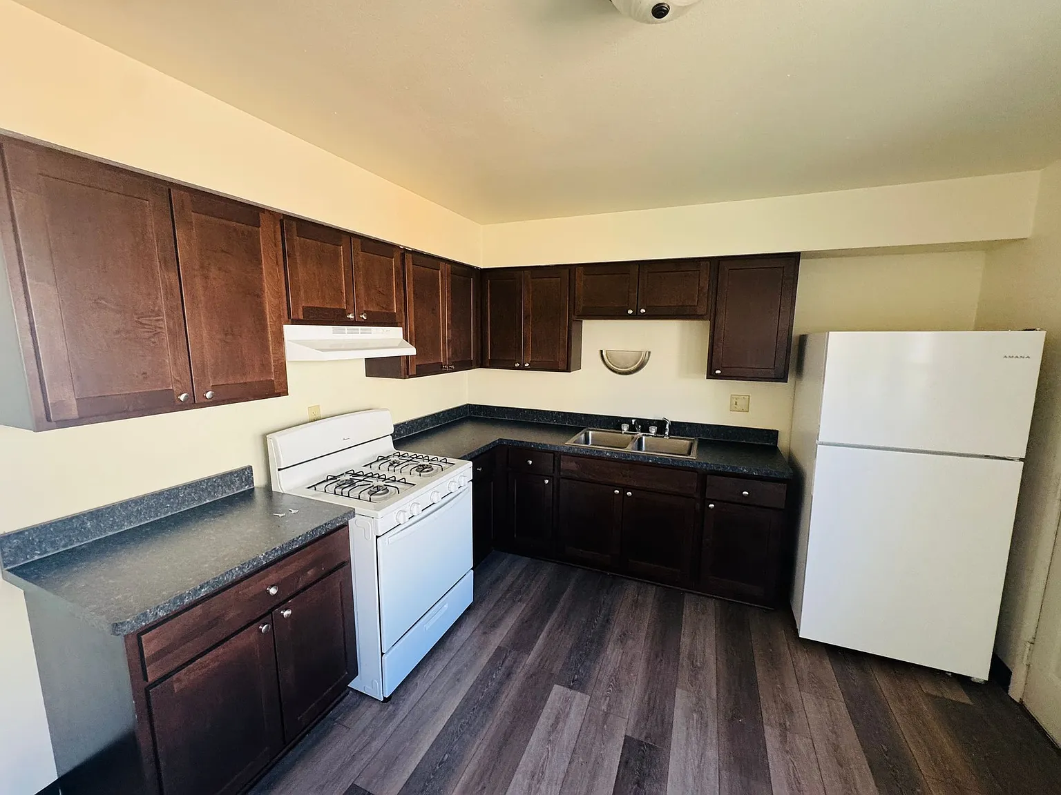 Pine Point Apartments — Photo 2