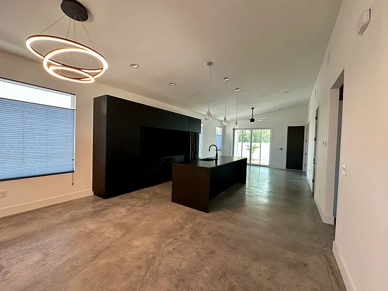 2835 Fairfield Ave S — Photo 2