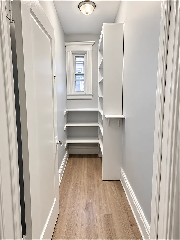 4 bed, $2,500 — Photo 1