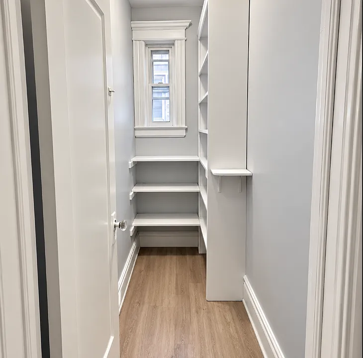 37 E 31st St #2