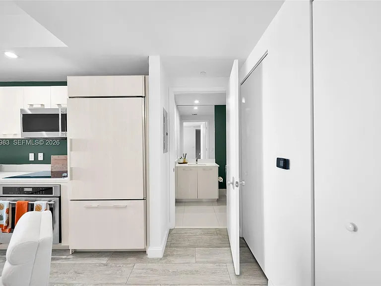45 SW 9th St #3909 — Photo 6