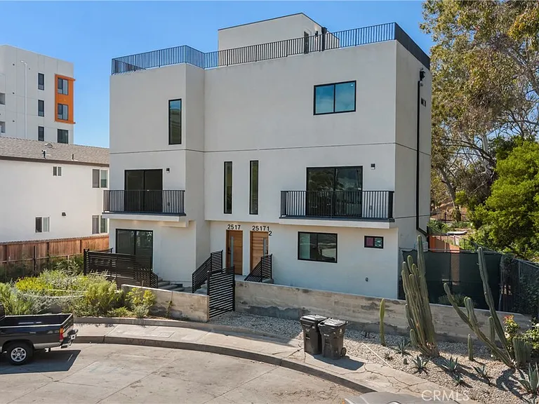 2515 Alsace Ave — Photo 18