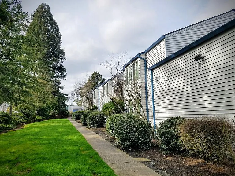 Meadow Ridge Apartments — Photo 25