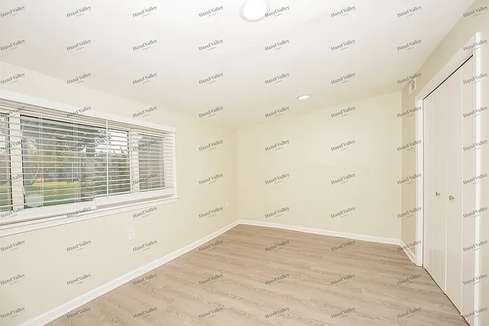 3 bed, 1.0 bath, 900 sqft, $1,425 — Photo 3