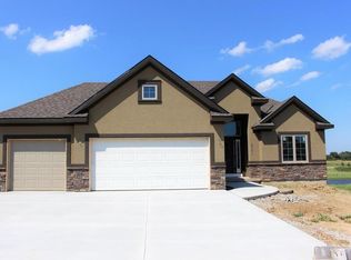 4601 Greystone Dr, Saint Joseph, MO 64505