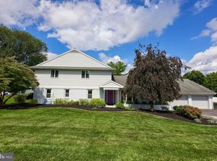 145 S Strathcona Dr, York, PA 17403