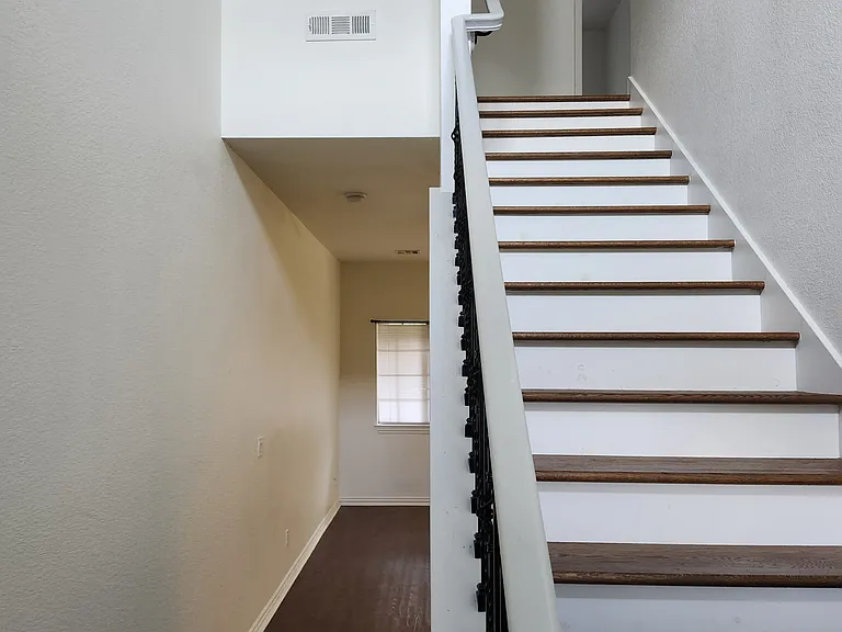 790 W Breeze Cv — Photo 3