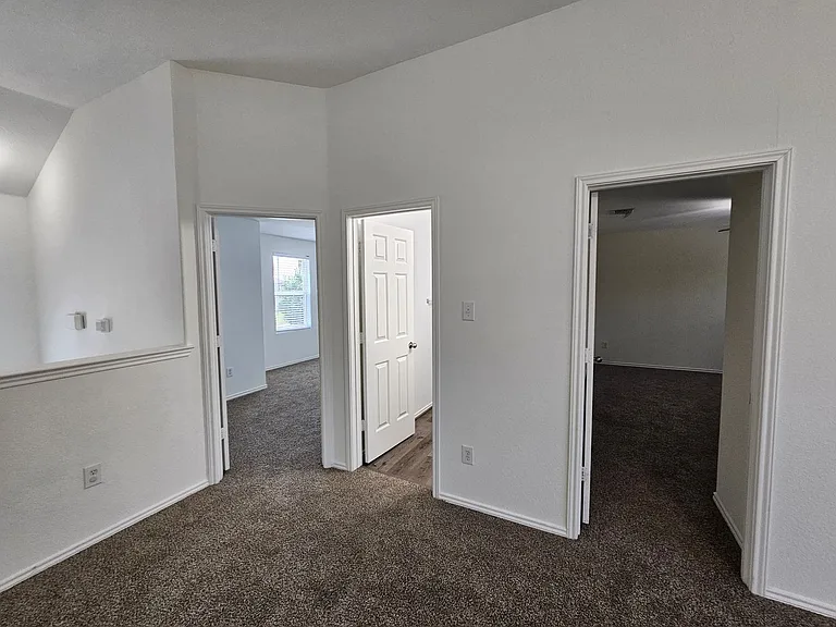 902 Fleming St — Photo 31