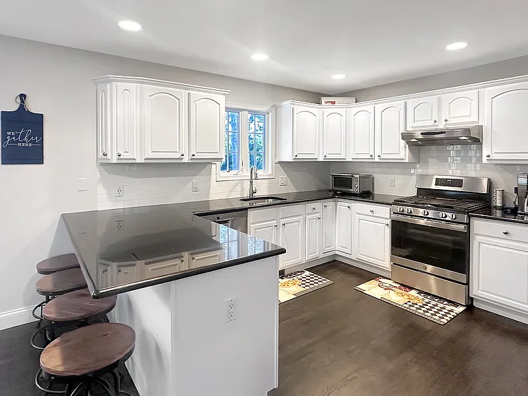5765 Bergen Ave — Photo 9