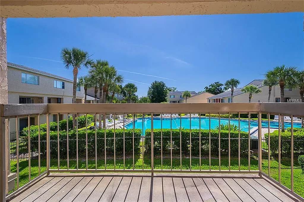 2 bed, 1.5 bath, 1214 sqft, $1,700 — Photo 3