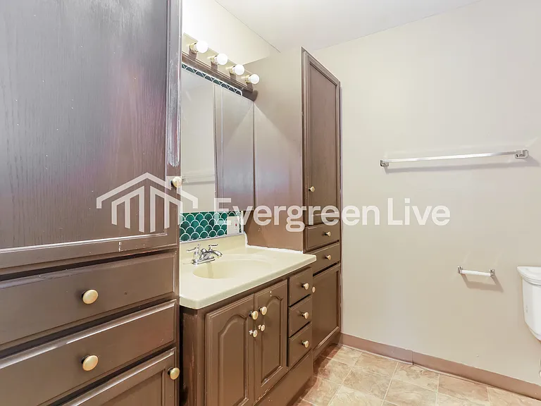 5304 Mapleridge Dr — Photo 9
