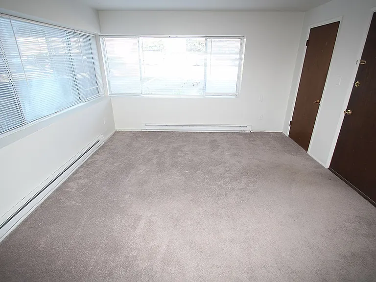 5112 Ravenna Apartments - Ravenna — Photo 10