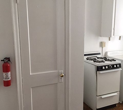 Kitchen w/ large pantry