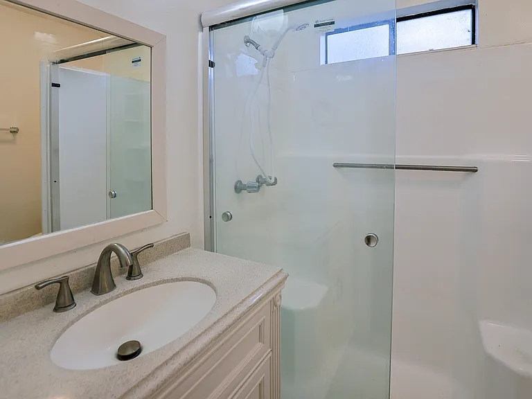 2626 S Budlong Ave #4 — Photo 15