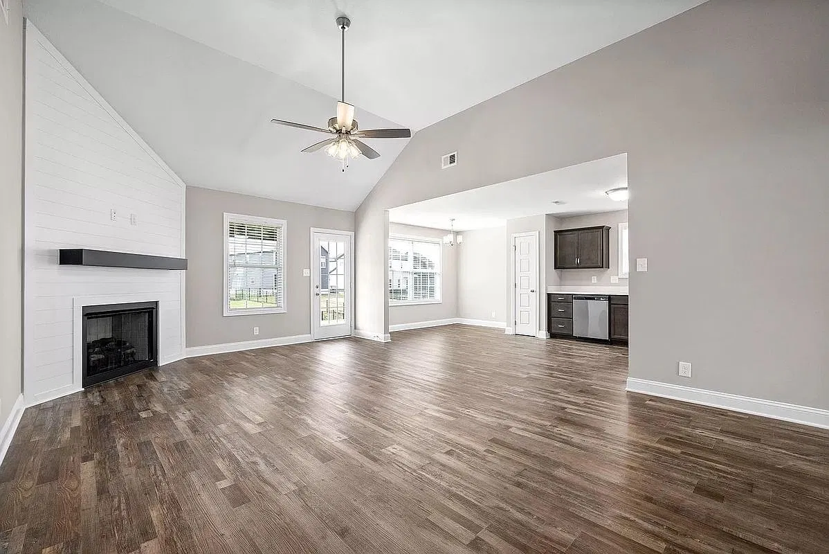 3 bed, 2.0 bath, 1908 sqft, $2,150 — Photo 3
