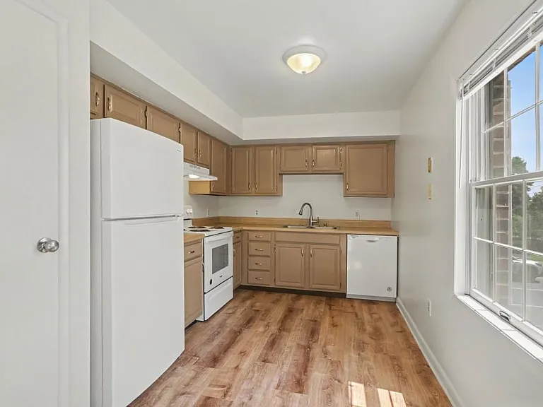 2712 Lisburn Rd — Photo 7
