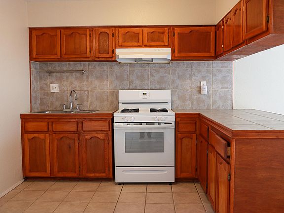 4th image of 1324 Winn Dr APT B