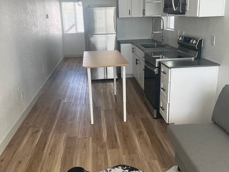 1006 E Polk St #5 — Photo 2