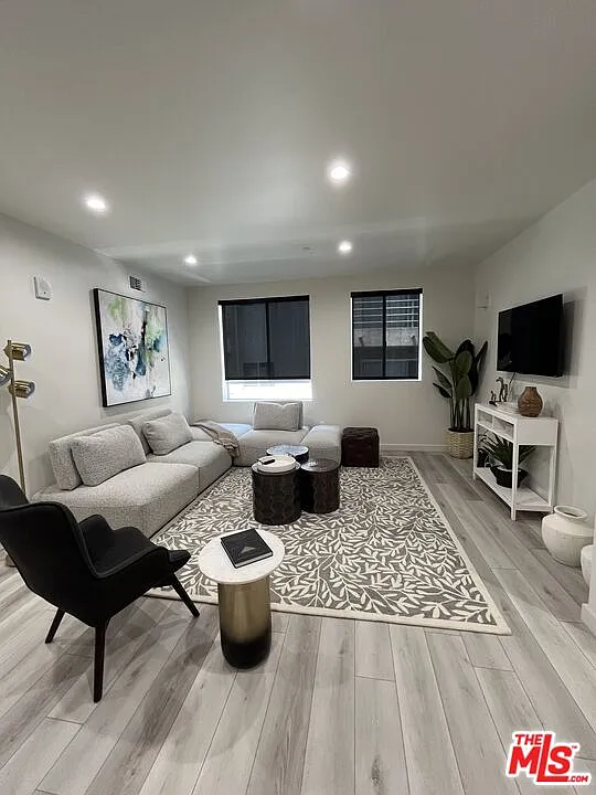 2 bed, 2.0 bath, 851 sqft, $5,000 — Photo 3