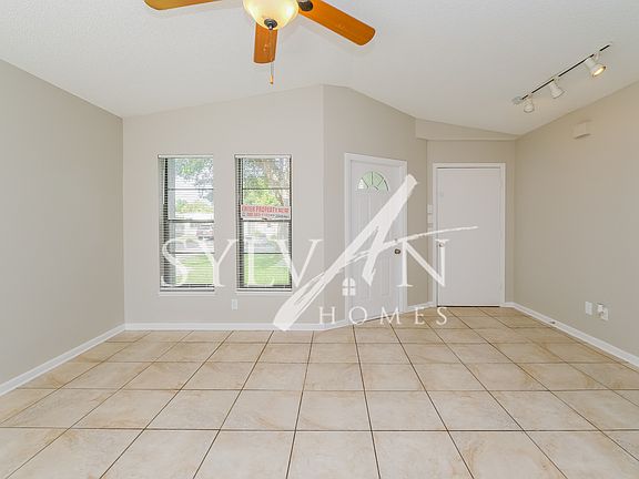 017-photo-living-room-11503754_08042022