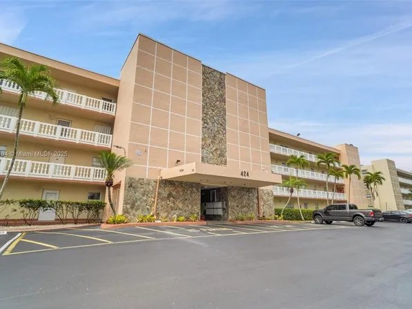 424 SE 10th St APT 402, Dania, FL 33004