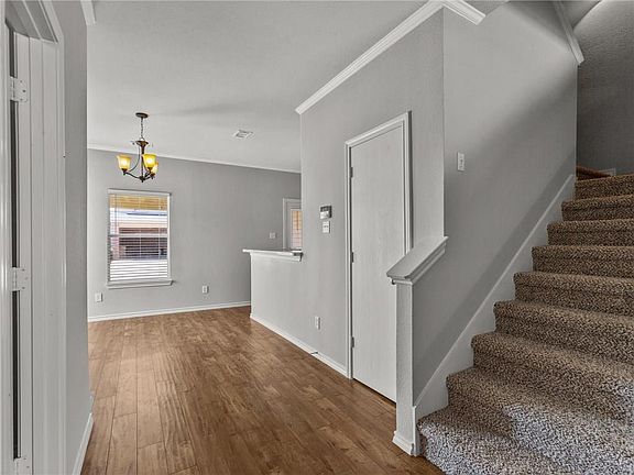 4th image of 2301 Homewood Ln