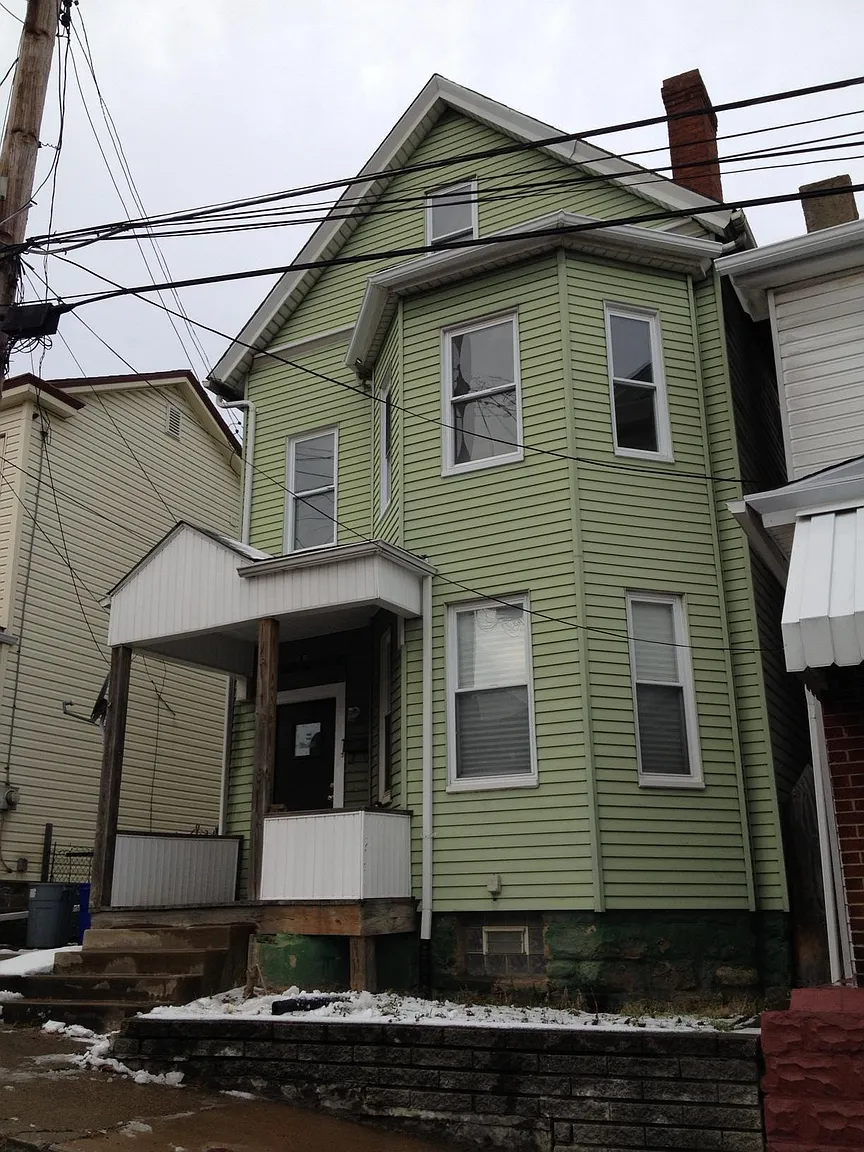 219 Smith Way photo 1