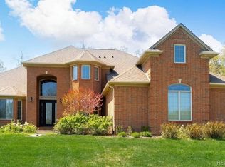 4906 Stonehenge Dr, Rochester, MI 48306