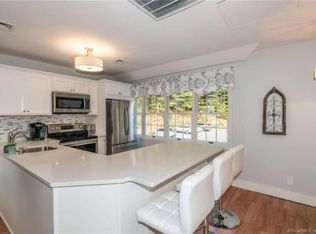 8 Plank Hill Rd #A, Simsbury, CT 06070