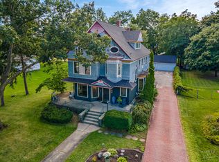 84 N Walkup Ave, Crystal Lake, IL 60014