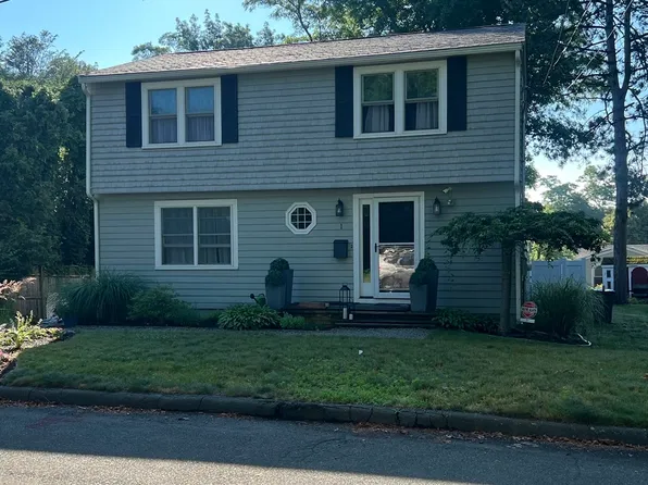 1 Johns Rd, Marblehead, MA 01945