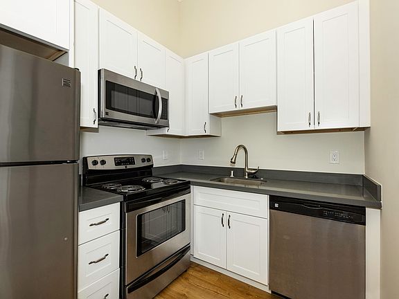 4th image of 1720 Golden Gate Ave APT 31