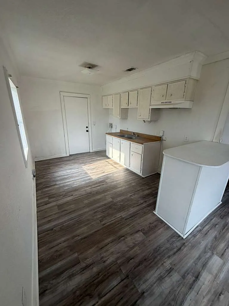 2 bed, 725 sqft, $1,050 — Photo 2