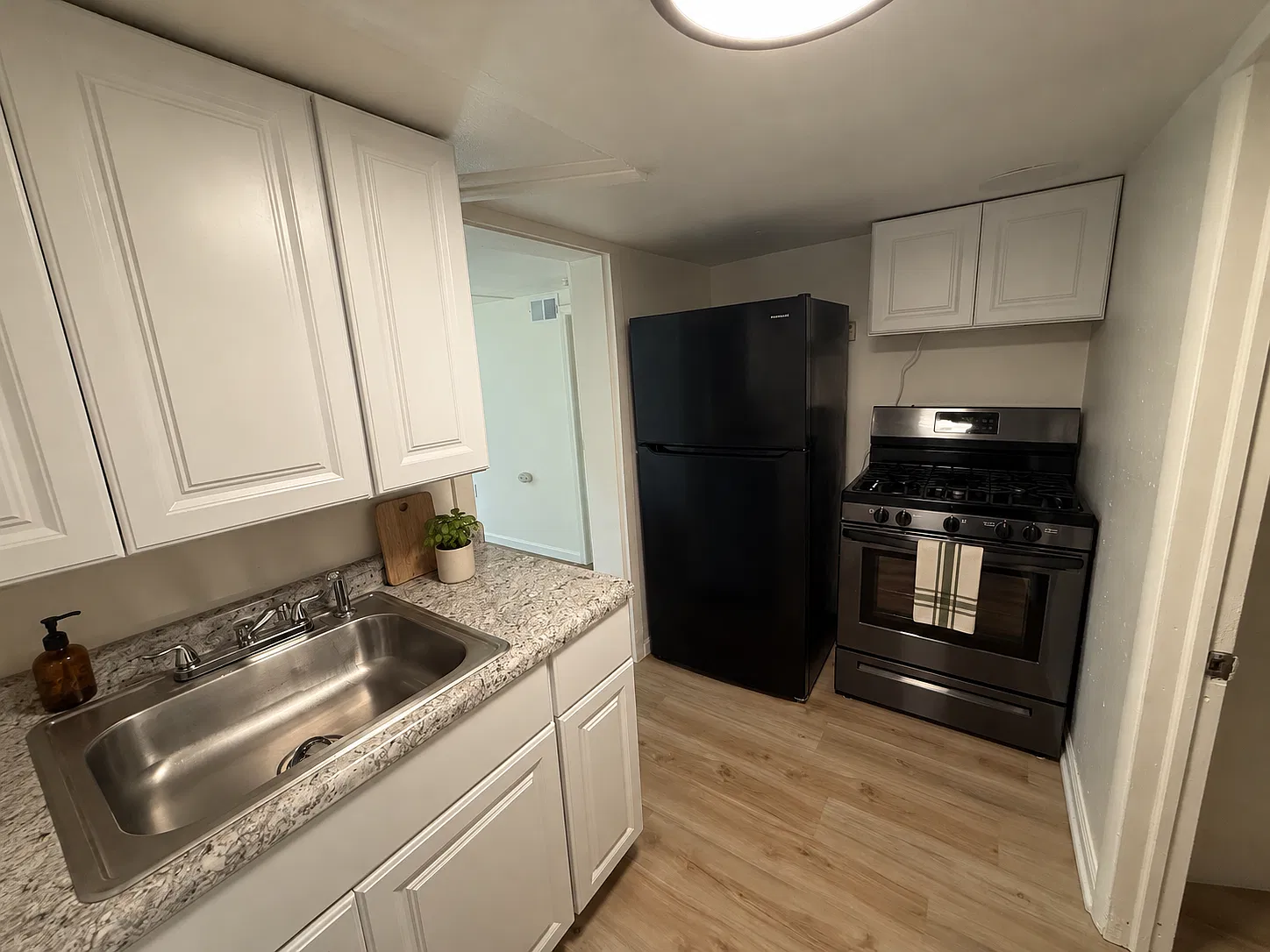 1 bed, 400 sqft, $950 — Photo 2