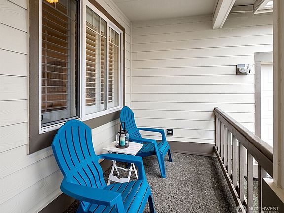 3rd image of 2402 NE 19th Street