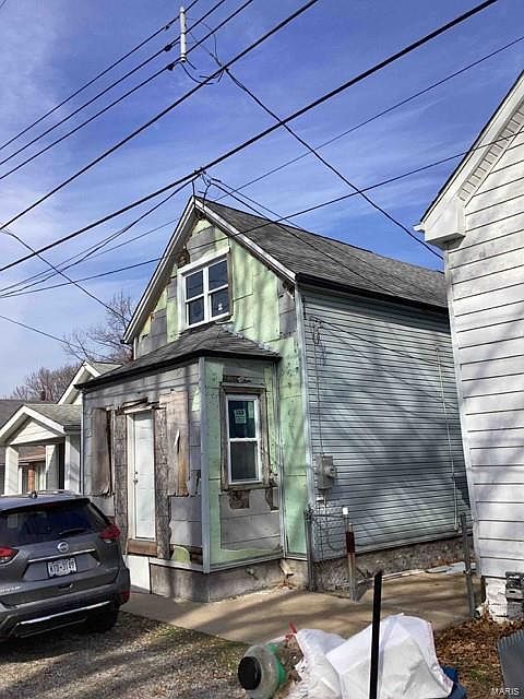 1st image of 209 E Velma Ave
