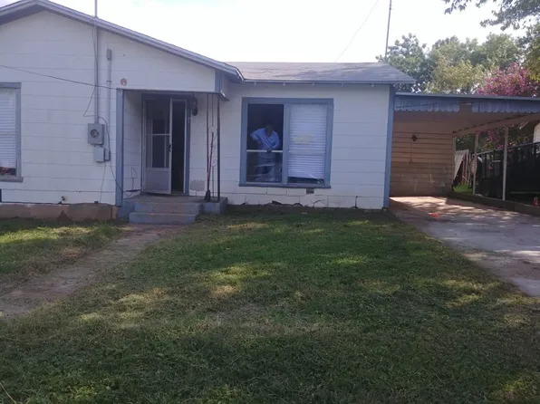 908 W Liveoak St, Coleman, TX 76834