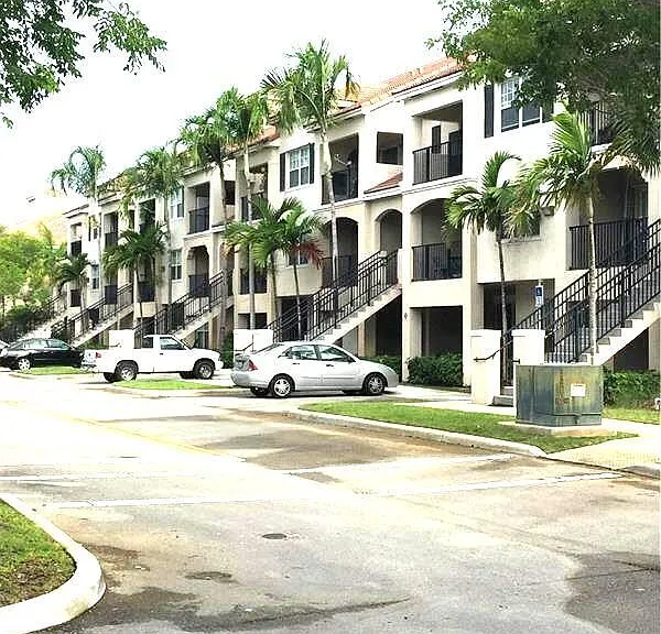 5800 W Sample Rd #307 — Photo 2