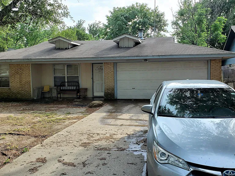 705 N Overlook Dr — Photo 1