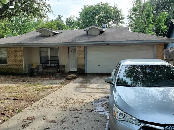 705 N Overlook Dr, Kerens, TX 75144