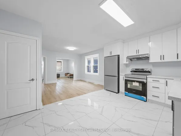 8 Leeds St, Hamilton, ON L8L 6W8