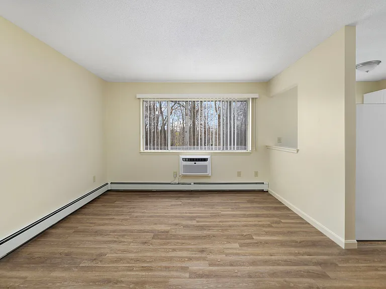 East Bay Apartments — Photo 31