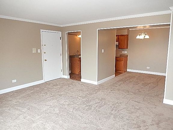 4th image of 4909 W 109th St APT 303