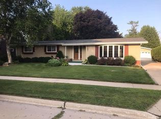 1147 S 39th St, Manitowoc, WI 54220